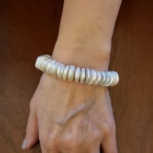 Coin pearl bracelet with magnetic sterling clasp